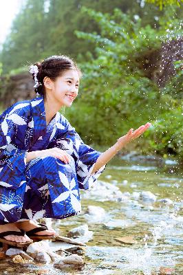 外回り中に突然の大雨一雨宿